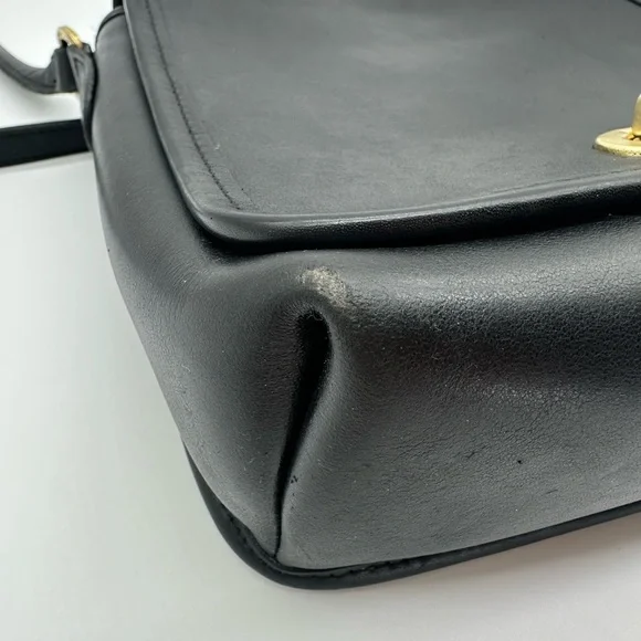 Coach • 9076 Companion Flap - Picture 4 of 14